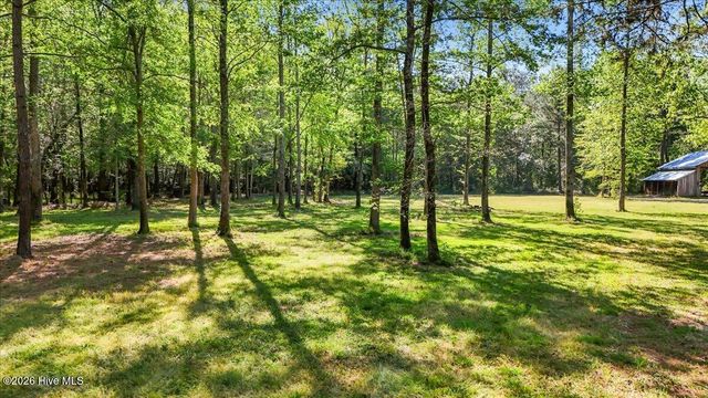 1000 Lakebay Road, Vass, NC 28394