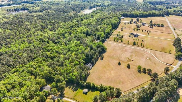 1000 Lakebay Road, Vass, NC 28394