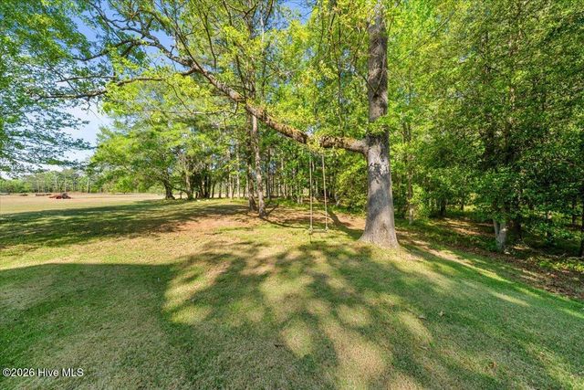 1000 Lakebay Road, Vass, NC 28394