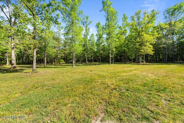 1000 Lakebay Road, Vass, NC 28394
