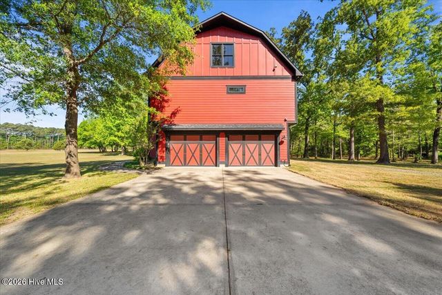 1000 Lakebay Road, Vass, NC 28394