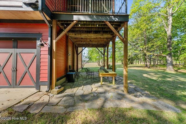 1000 Lakebay Road, Vass, NC 28394