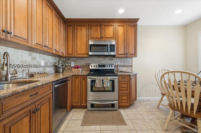 40 West 4 St 163, Patchogue, NY 11772