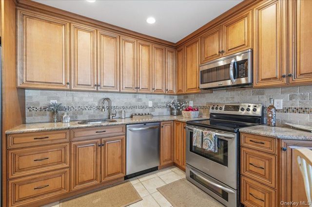 40 West 4 St 163, Patchogue, NY 11772