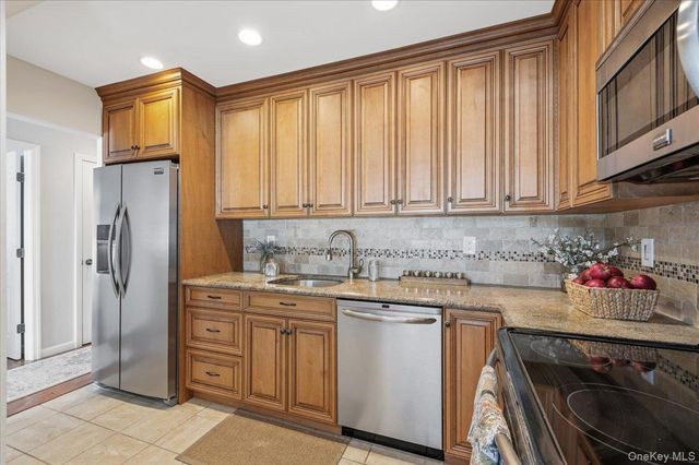 40 West 4 St 163, Patchogue, NY 11772