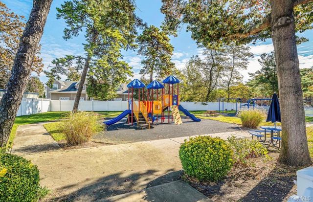 40 West 4 St 163, Patchogue, NY 11772