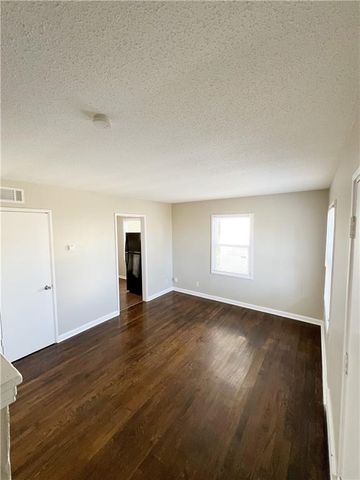 9512 Charlotte Street, Kansas City, MO 64131