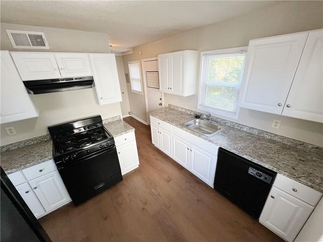 9512 Charlotte Street, Kansas City, MO 64131