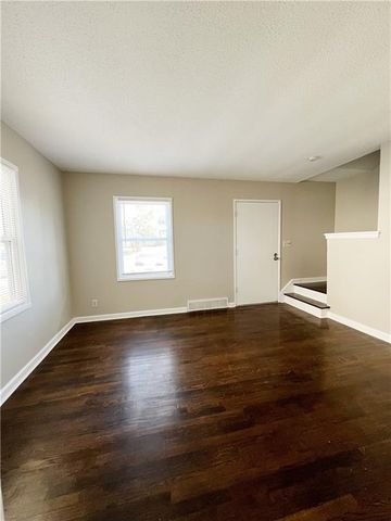 9512 Charlotte Street, Kansas City, MO 64131