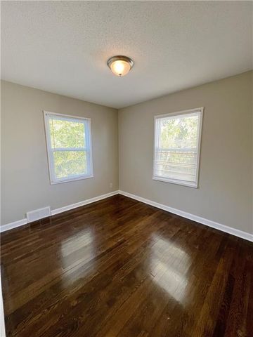 9512 Charlotte Street, Kansas City, MO 64131