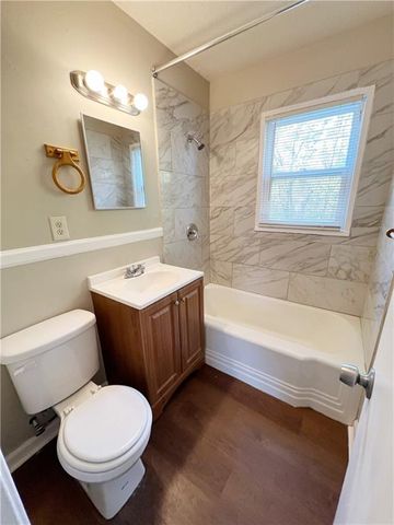9512 Charlotte Street, Kansas City, MO 64131