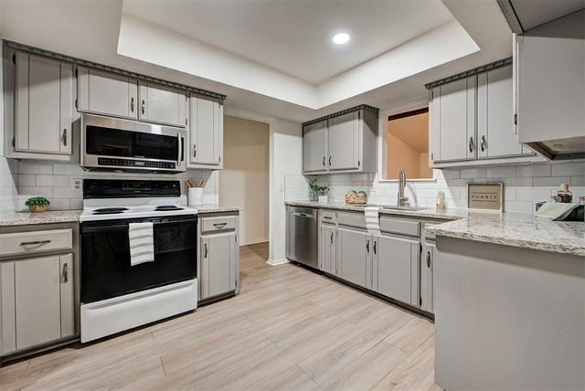 1030 Walsh Lane, Yukon, OK 73099