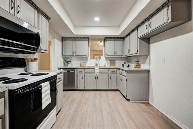 1030 Walsh Lane, Yukon, OK 73099