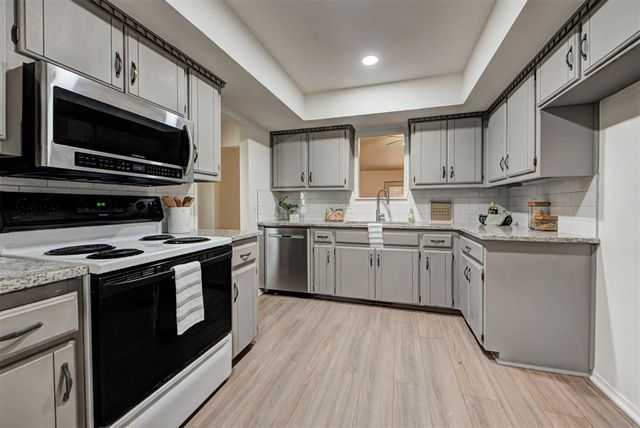 1030 Walsh Lane, Yukon, OK 73099