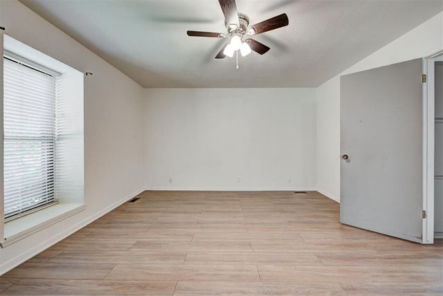 1030 Walsh Lane, Yukon, OK 73099