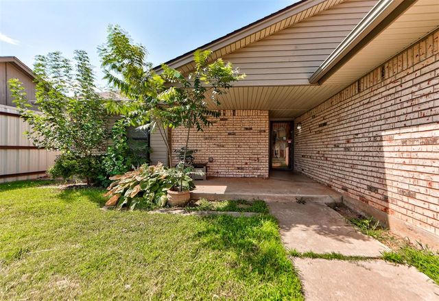 1030 Walsh Lane, Yukon, OK 73099