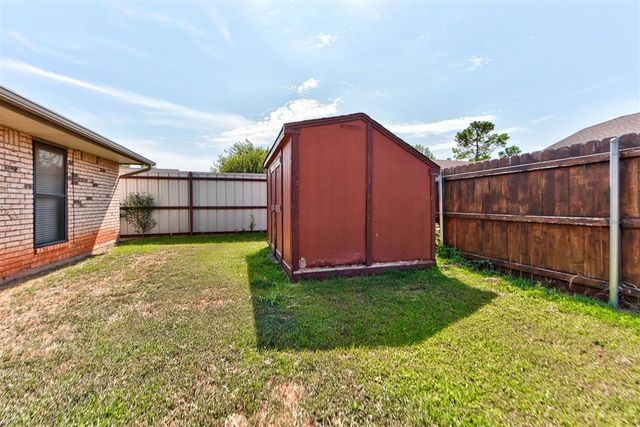 1030 Walsh Lane, Yukon, OK 73099