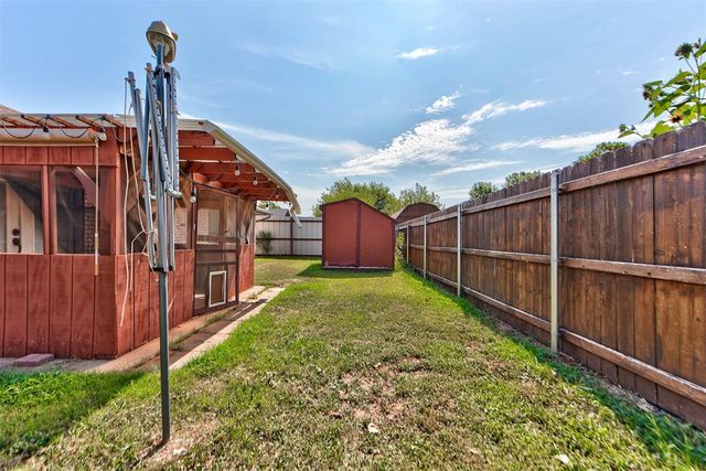 1030 Walsh Lane, Yukon, OK 73099