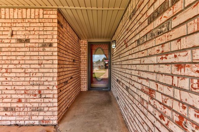 1030 Walsh Lane, Yukon, OK 73099