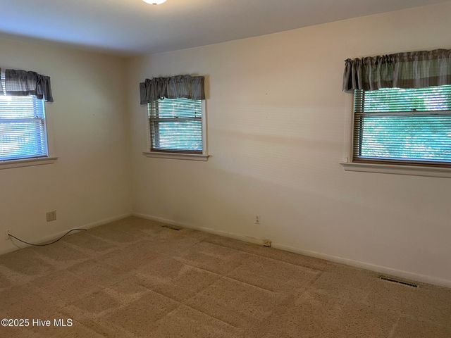 1106 Parkside Drive, Wilson, NC 27896