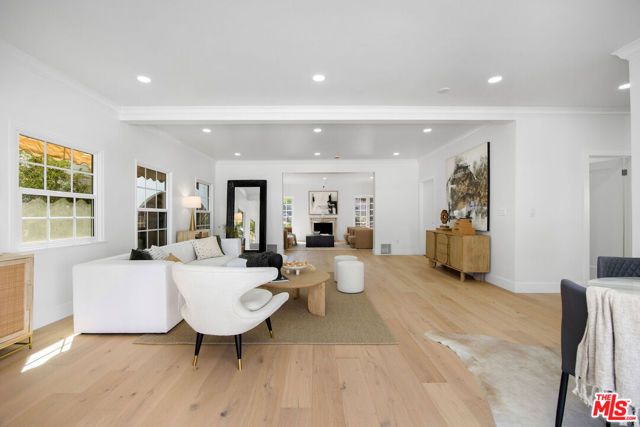 832 S Plymouth Boulevard, Los Angeles, CA 90005