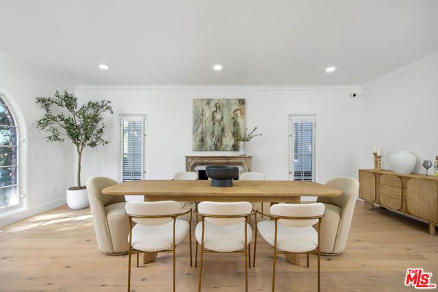 832 S Plymouth Boulevard, Los Angeles, CA 90005