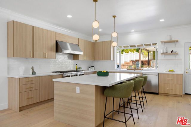 832 S Plymouth Boulevard, Los Angeles, CA 90005
