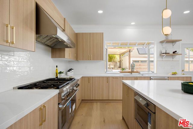832 S Plymouth Boulevard, Los Angeles, CA 90005