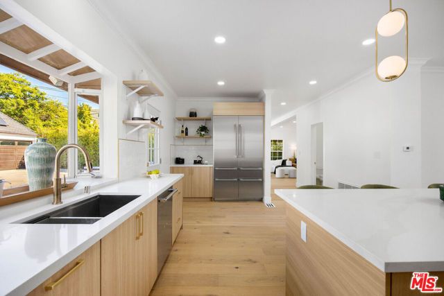 832 S Plymouth Boulevard, Los Angeles, CA 90005