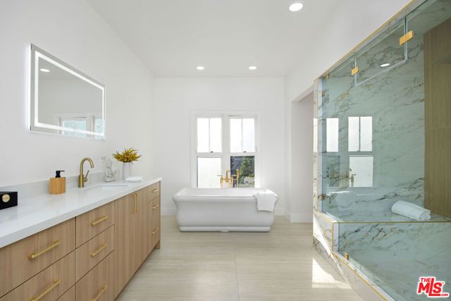 832 S Plymouth Boulevard, Los Angeles, CA 90005