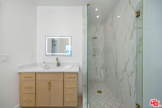 832 S Plymouth Boulevard, Los Angeles, CA 90005