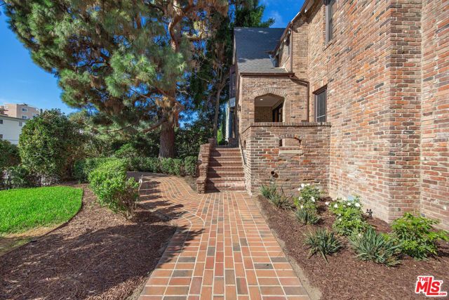 832 S Plymouth Boulevard, Los Angeles, CA 90005