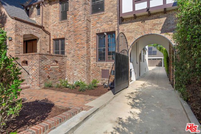 832 S Plymouth Boulevard, Los Angeles, CA 90005