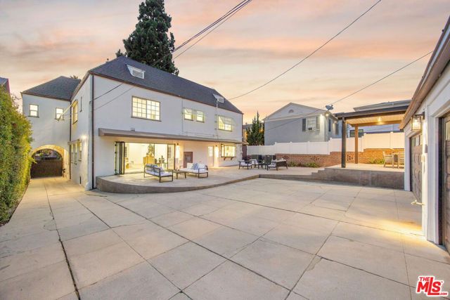 832 S Plymouth Boulevard, Los Angeles, CA 90005