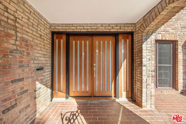832 S Plymouth Boulevard, Los Angeles, CA 90005
