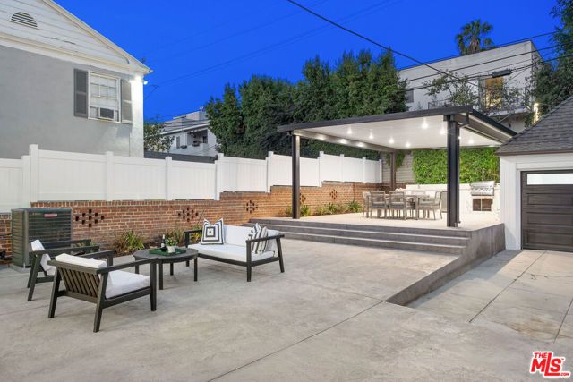 832 S Plymouth Boulevard, Los Angeles, CA 90005