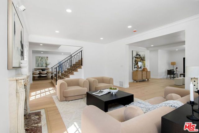 832 S Plymouth Boulevard, Los Angeles, CA 90005