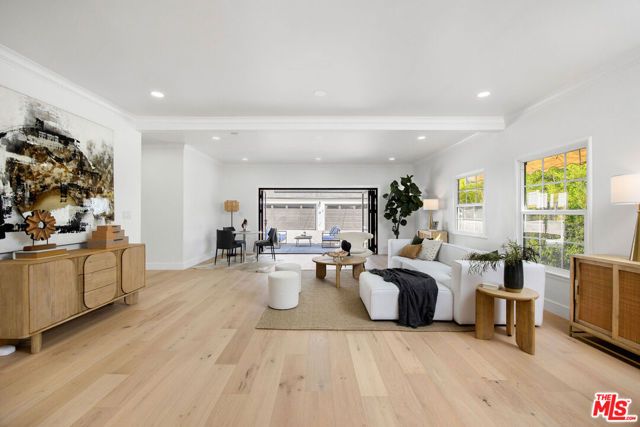 832 S Plymouth Boulevard, Los Angeles, CA 90005