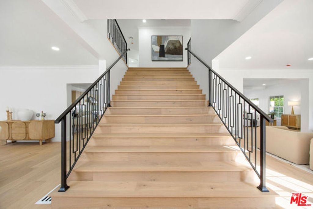 832 S Plymouth Boulevard, Los Angeles, CA 90005