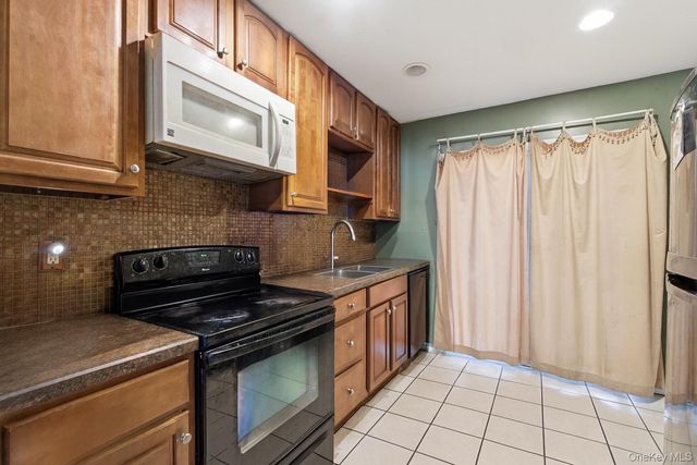 36 Ralph, Brentwood, NY 11717