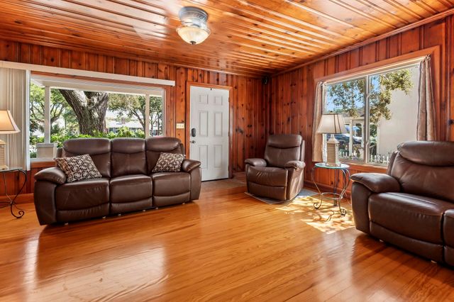 413 30th Ave. N, Myrtle Beach, SC 29577