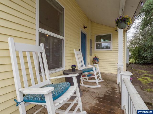 336 N 5th St, Carlton, OR 97111