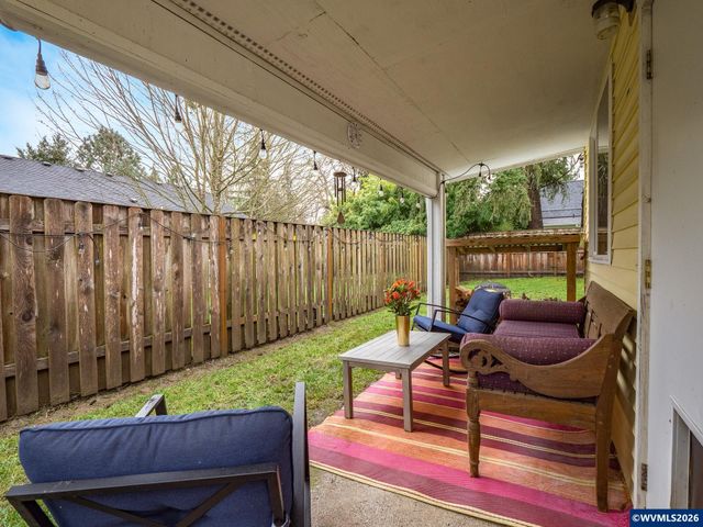 336 N 5th St, Carlton, OR 97111