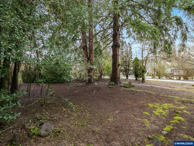 336 N 5th St, Carlton, OR 97111