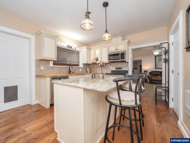 336 N 5th St, Carlton, OR 97111