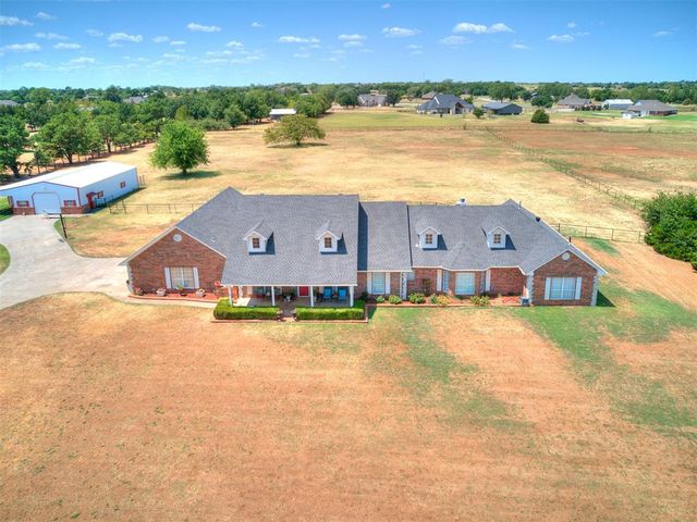 5401 Castle Ridge Drive, Mustang, OK 73064