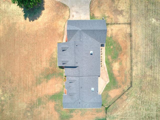 5401 Castle Ridge Drive, Mustang, OK 73064