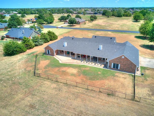 5401 Castle Ridge Drive, Mustang, OK 73064