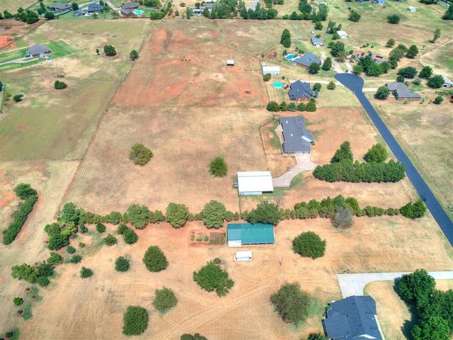 5401 Castle Ridge Drive, Mustang, OK 73064