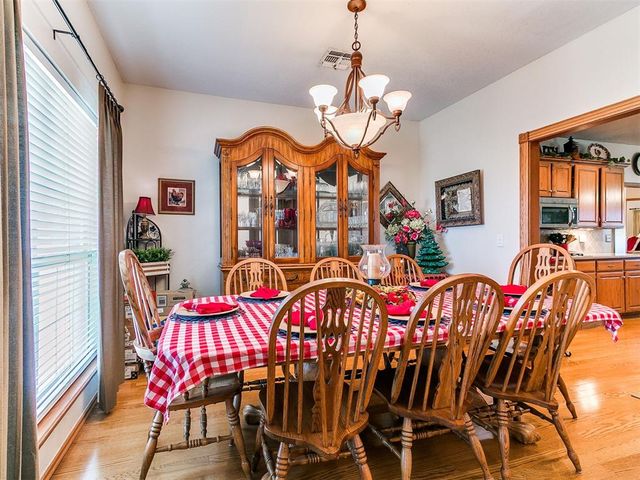 5401 Castle Ridge Drive, Mustang, OK 73064